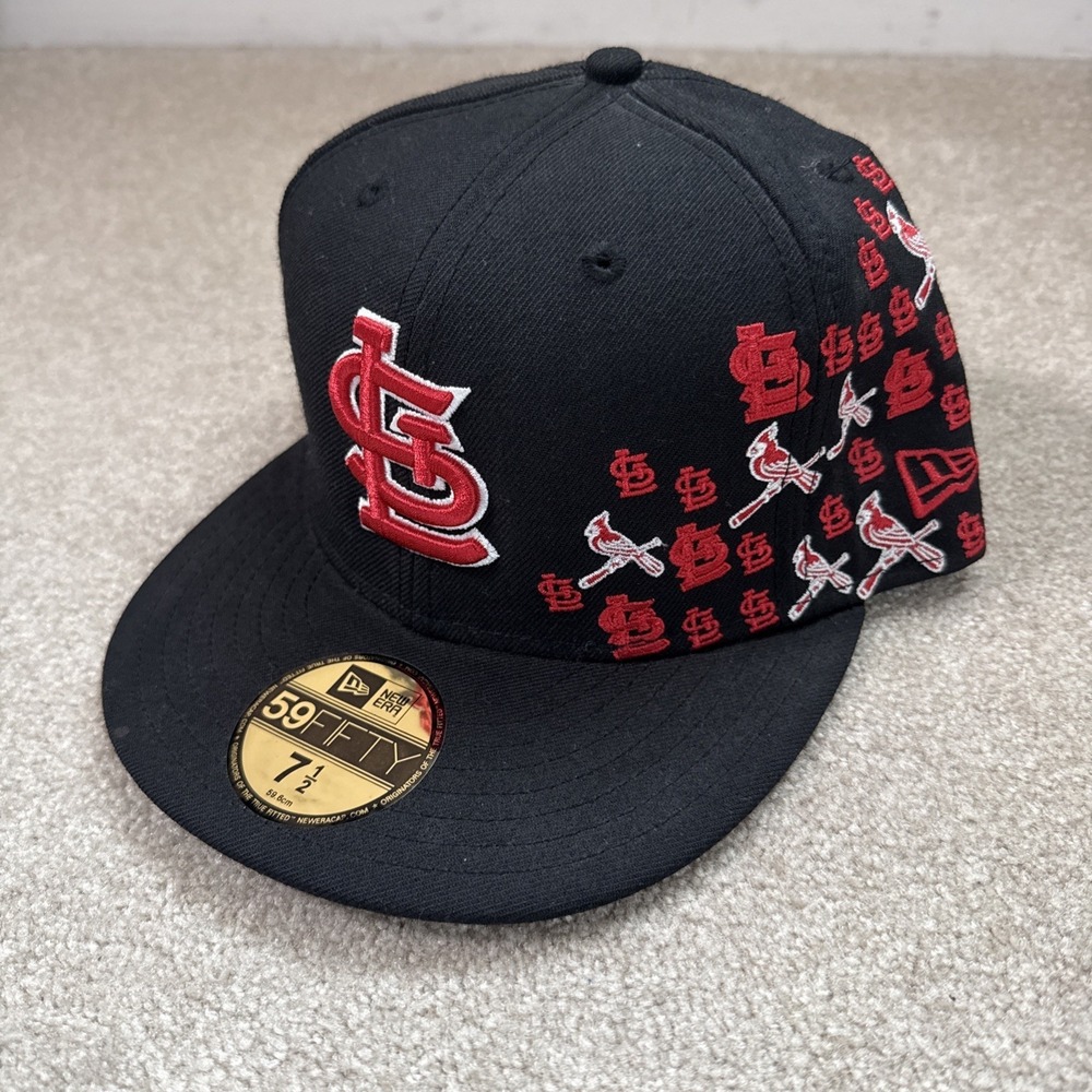 New Era 59FIFTY St. Louis Cardinals Black Red Embroidered AOP Hat Size 7 1/2